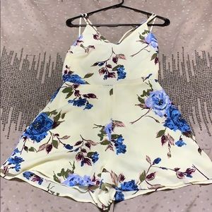 NWT Lush ivory floral romper M